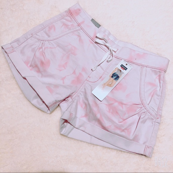 Levi’s Pink Tie-Dye Rolled Jogger Shorts, Size S, New w/Tag - Picture 3 of 11